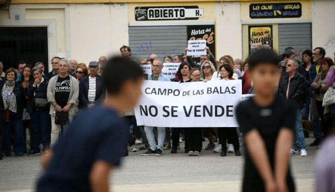 Unas 300 personas se han concentrado en Cádiz.