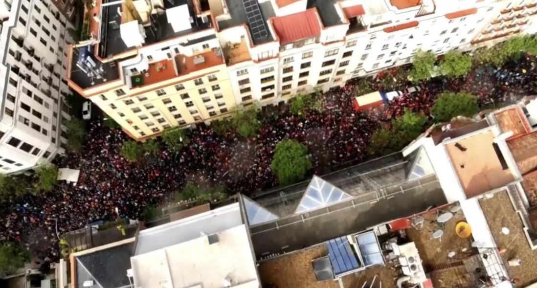 Imagen aérea de la manifestación en apoyo a Pedro Sánchez.