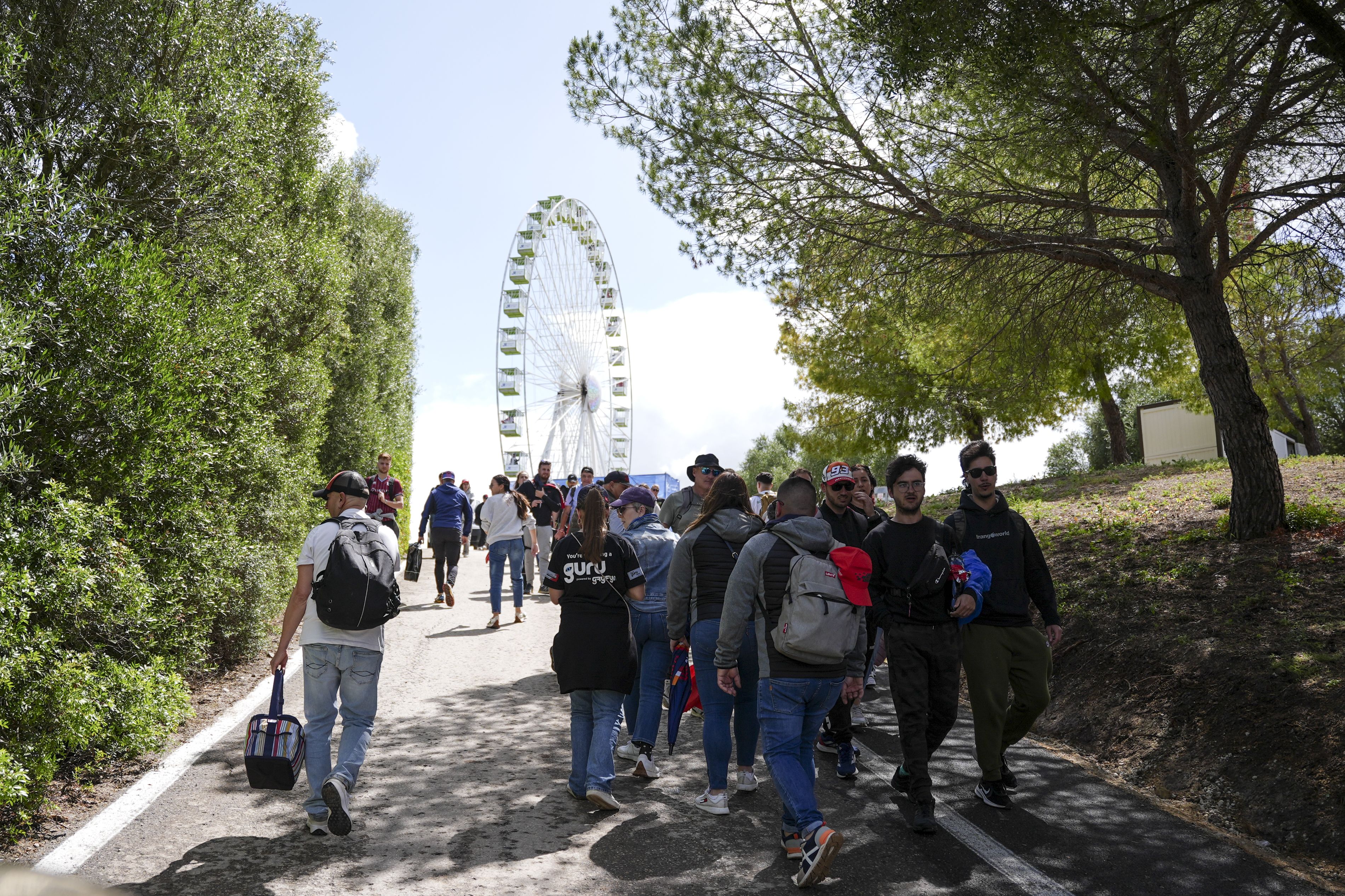 La noria está siendo una de las grandes atracciones en el Circuito de Jerez, donde este sábado hubo mucho ambiente. 
