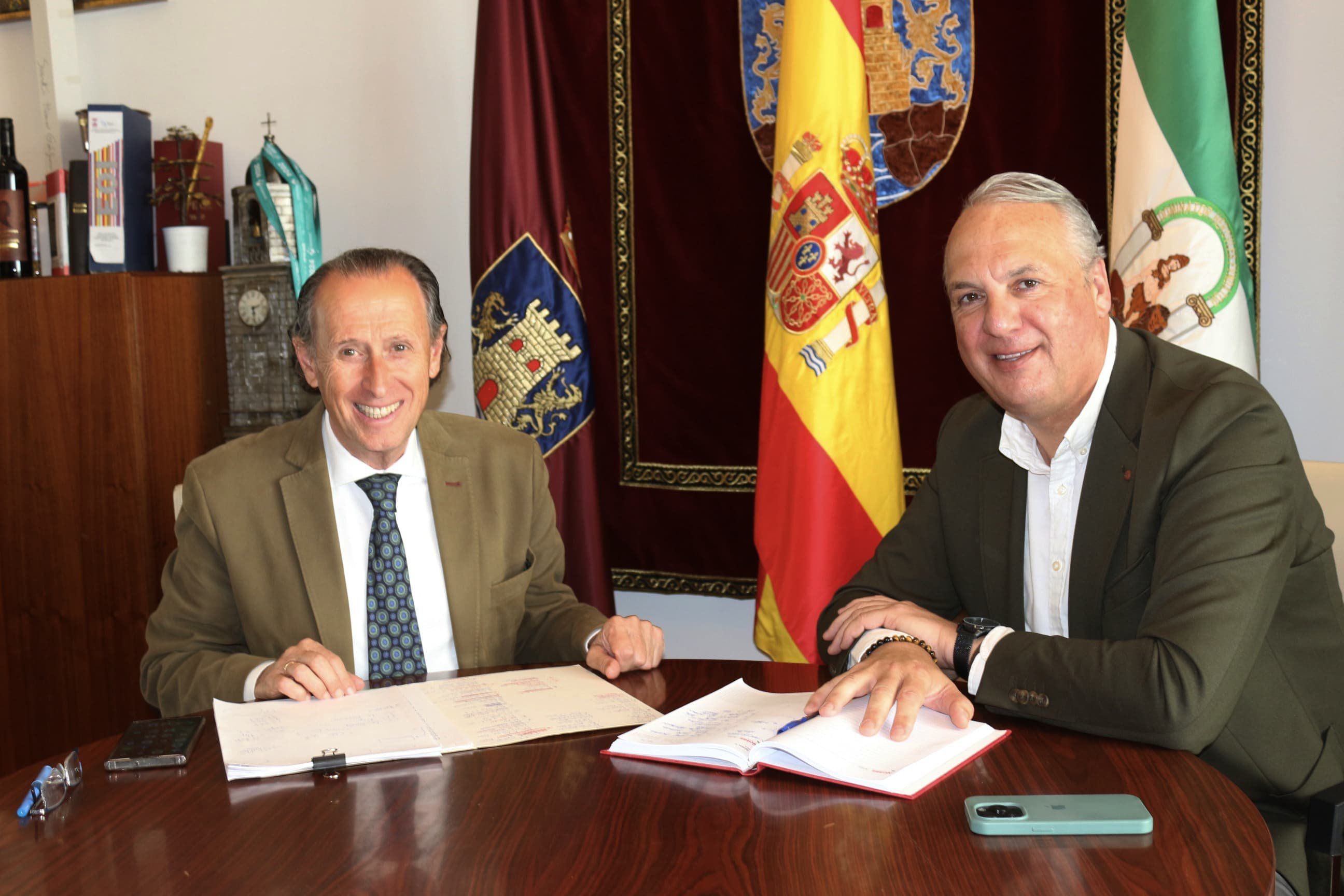 José María Román y Juan Carlos Ruiz Boix, en el Ayuntamiento de Chiclana. 