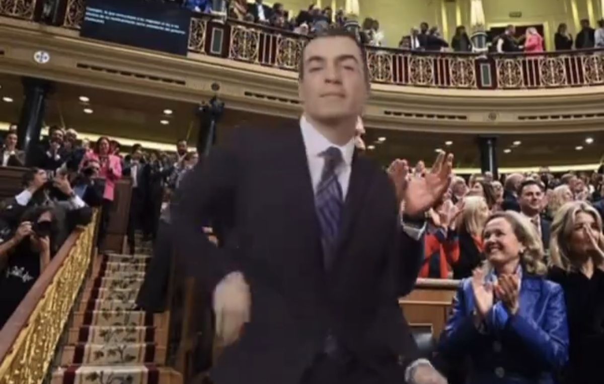 Un montaje de Pedro Sánchez bailando tras anunciar su decisión.