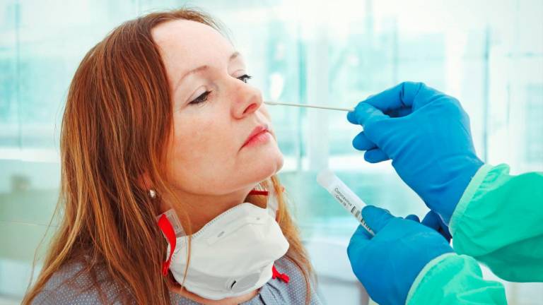 Una prueba PCR en una imagen de Europa Press.