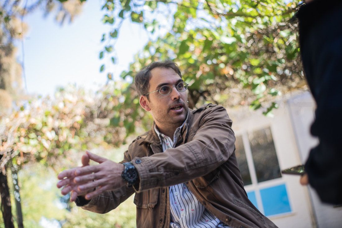 Una entrevista con Toni Valero para lavozdelsur.es, en 2019. Autor: Manu García