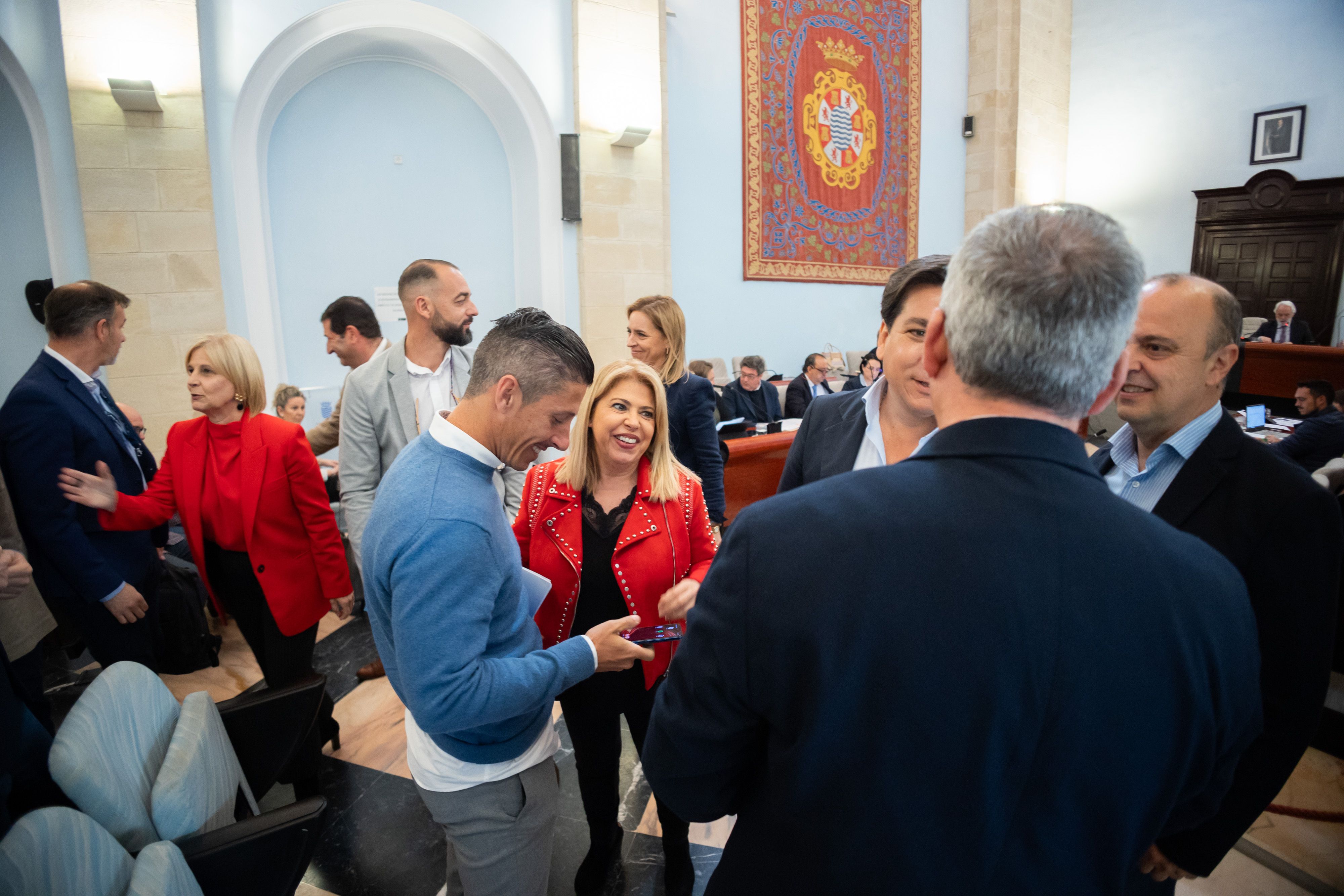 La alcaldesa García-Pelayo y la exalcaldesa Sánchez, en el último pleno, celebrado el pasado martes en el Ayuntamiento de Jerez.