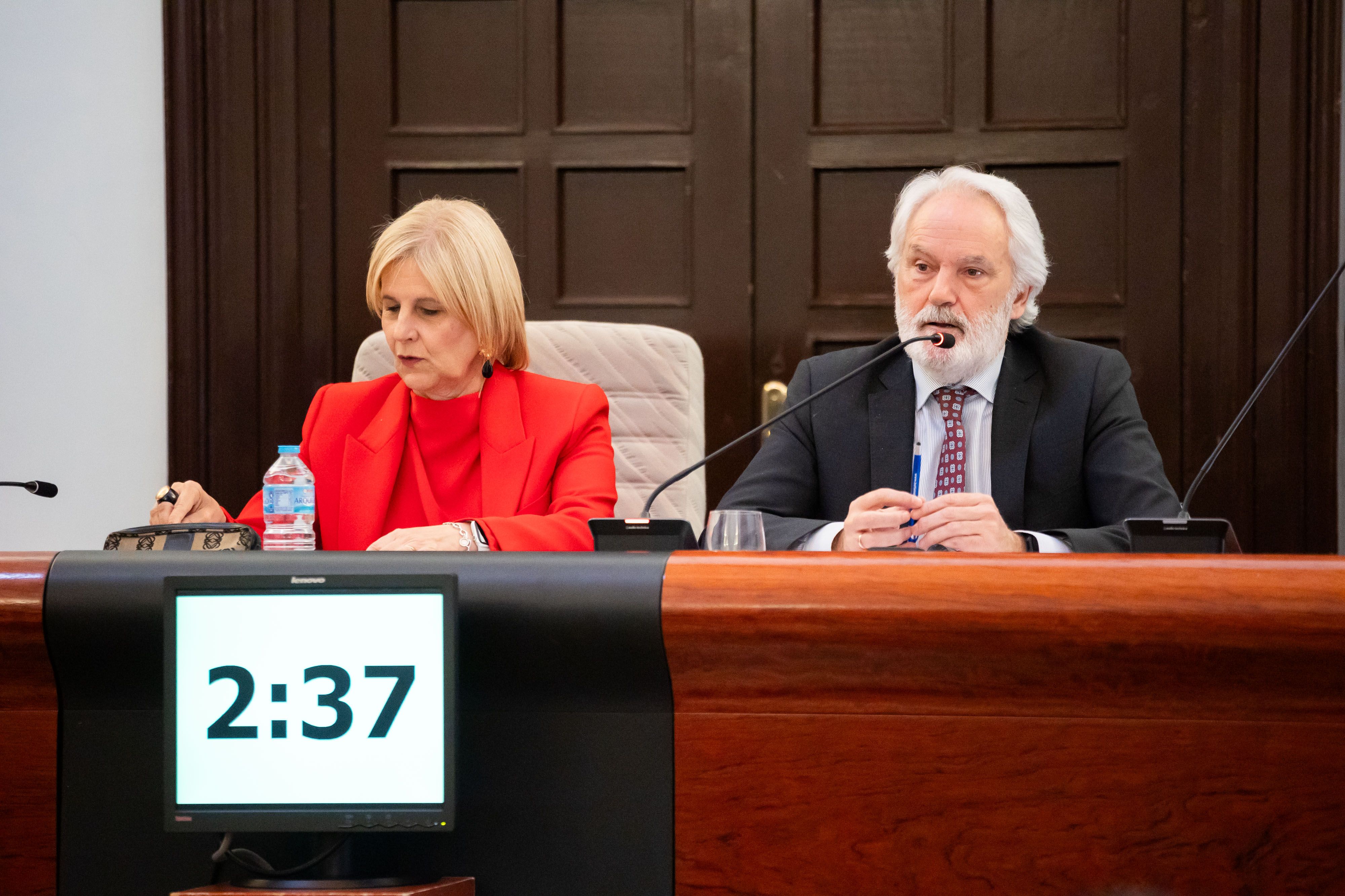 La alcaldesa de Jerez, María José García-Pelayo, y el teniente de alcaldesa Agustín Muñoz, tratando el tema del centro de salud de la zona Norte.