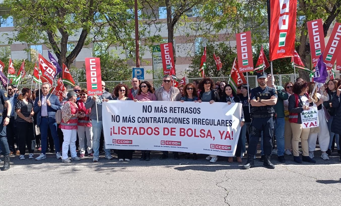 Concentración para pedir en Sevilla que el SAS actualice los listados de las bolsas del SAS.