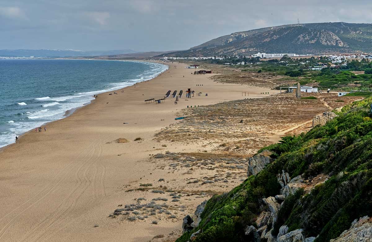 La playa de Atlanterra, en Cádiz, uno de los puntos de la ecomarcha, en una imagen de hace unos meses.