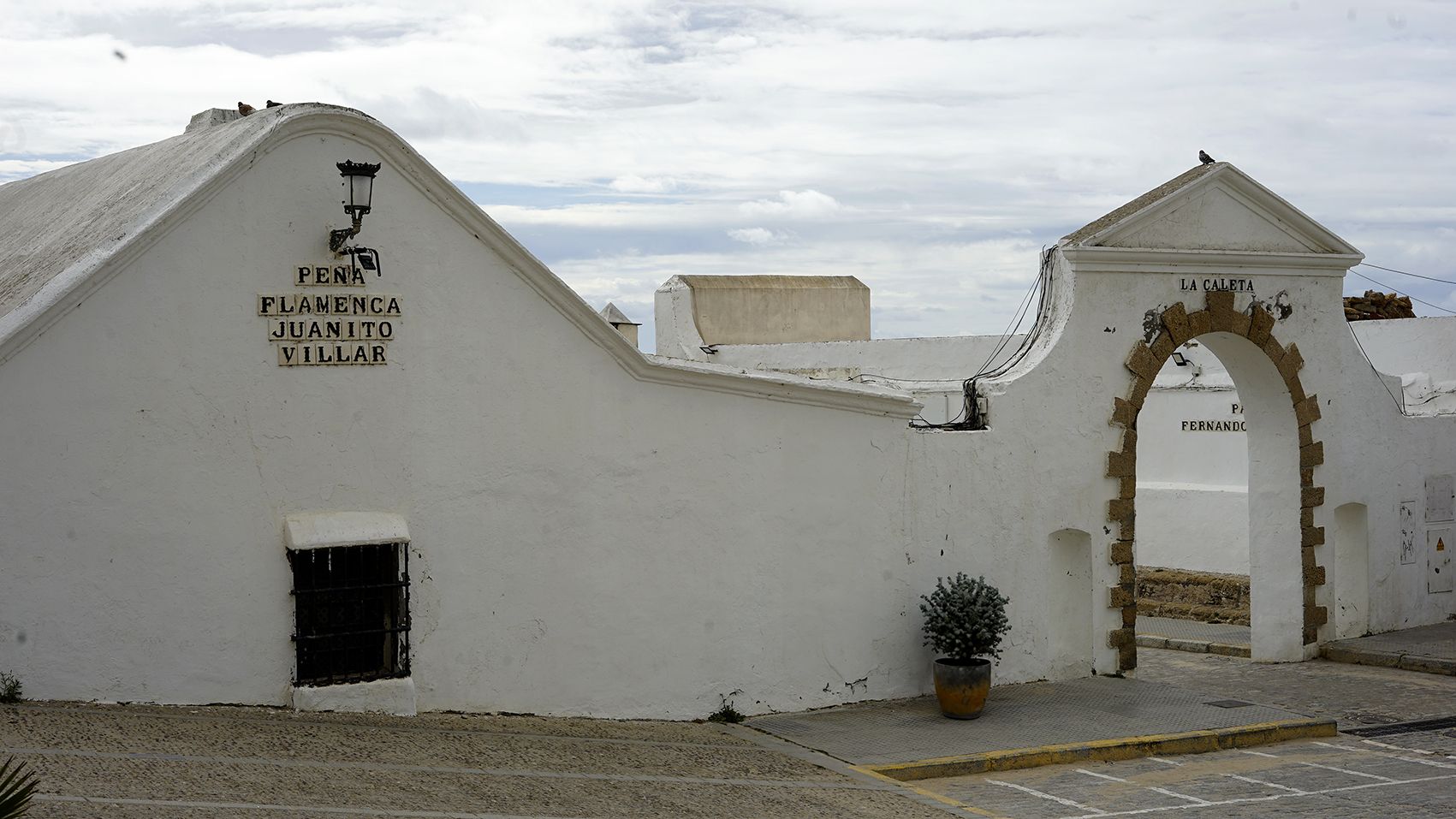 Exteriores de la Peña Flamenca Juanito Villar de Cádiz