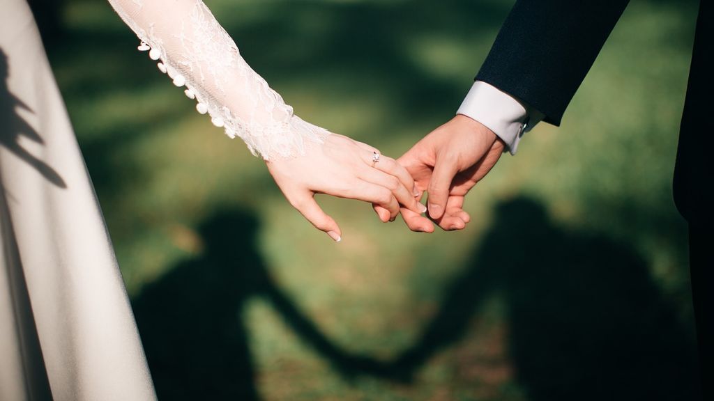 Imagen de archivo de una pareja de novios.