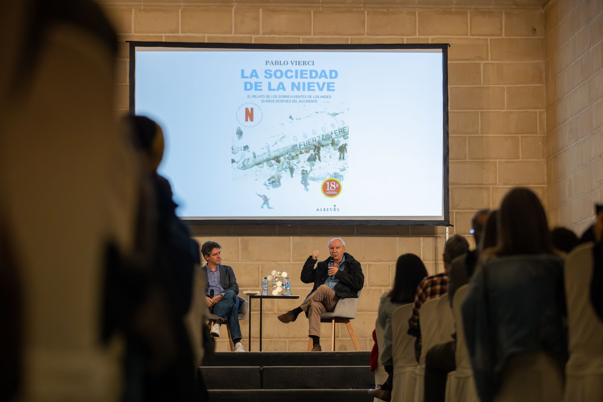 Un momento de la presentación en Jerez este martes de La sociedad de la nieve.