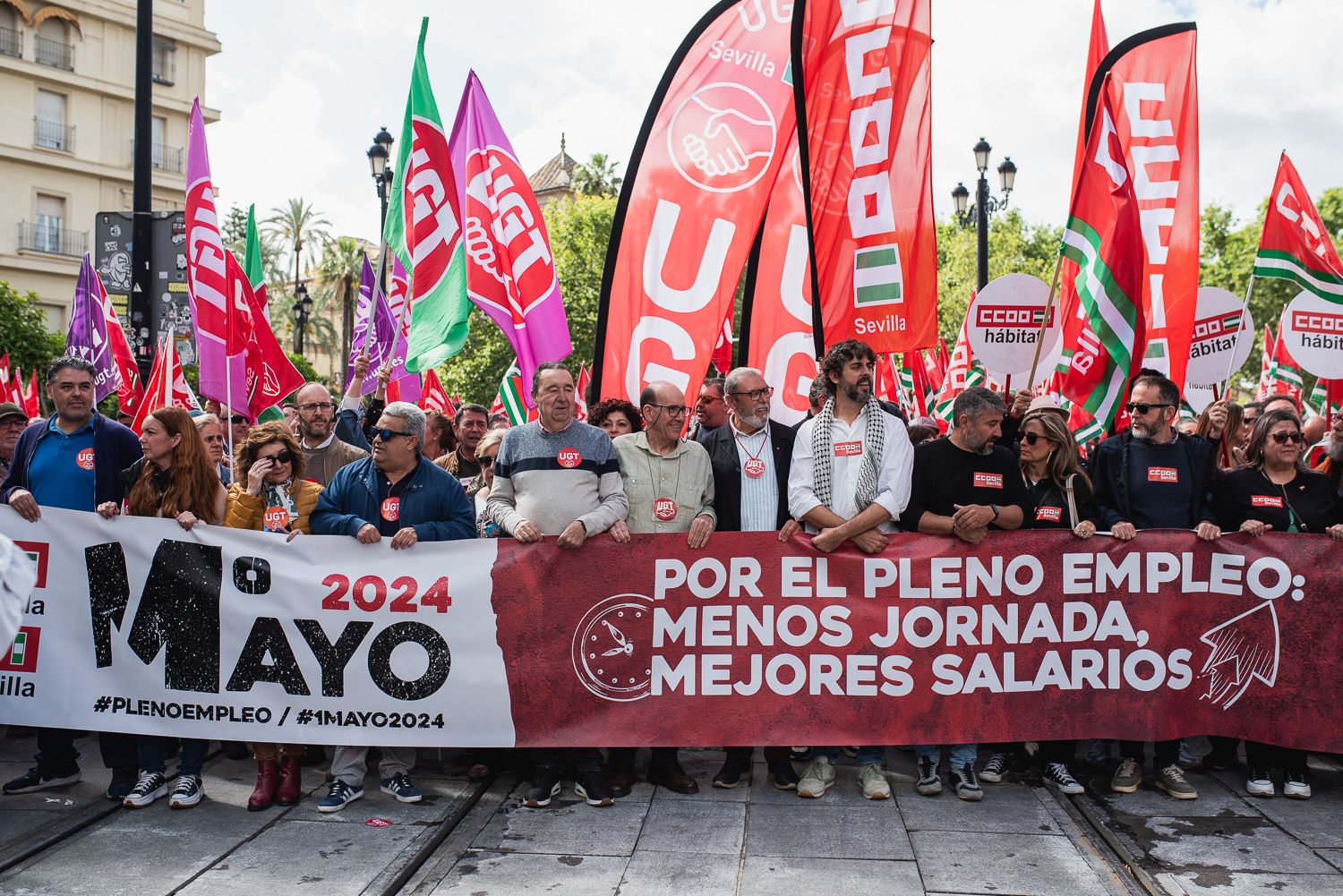 La manifestación de CCOO y UGT del Primero de Mayo en Sevilla.