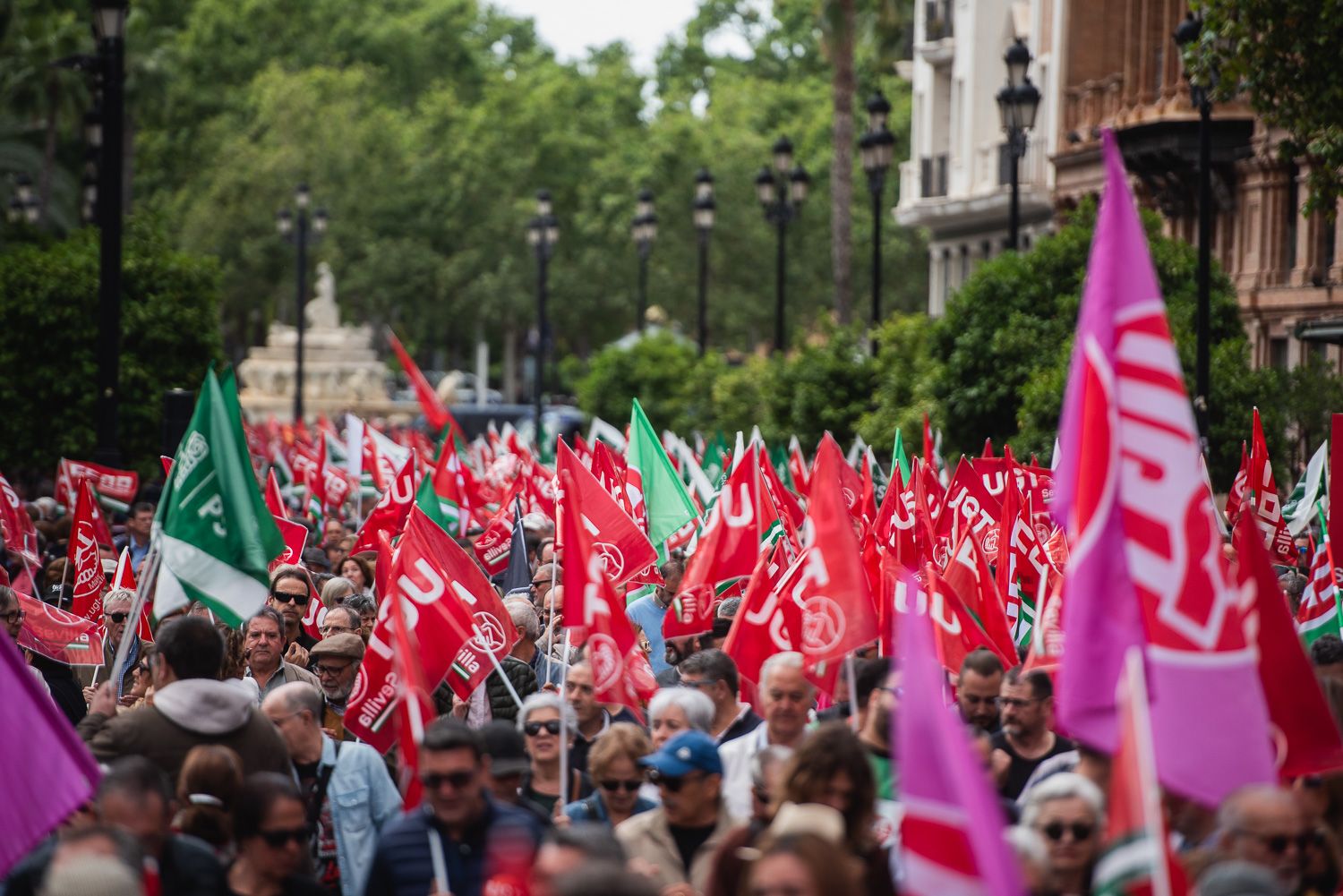Las imágenes de las manifestaciones del Primero de Mayo en Sevilla