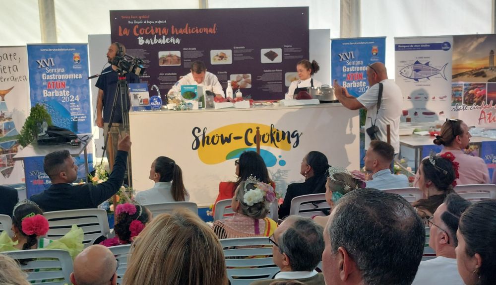 Showcooking en la carpa de la feria del atún.