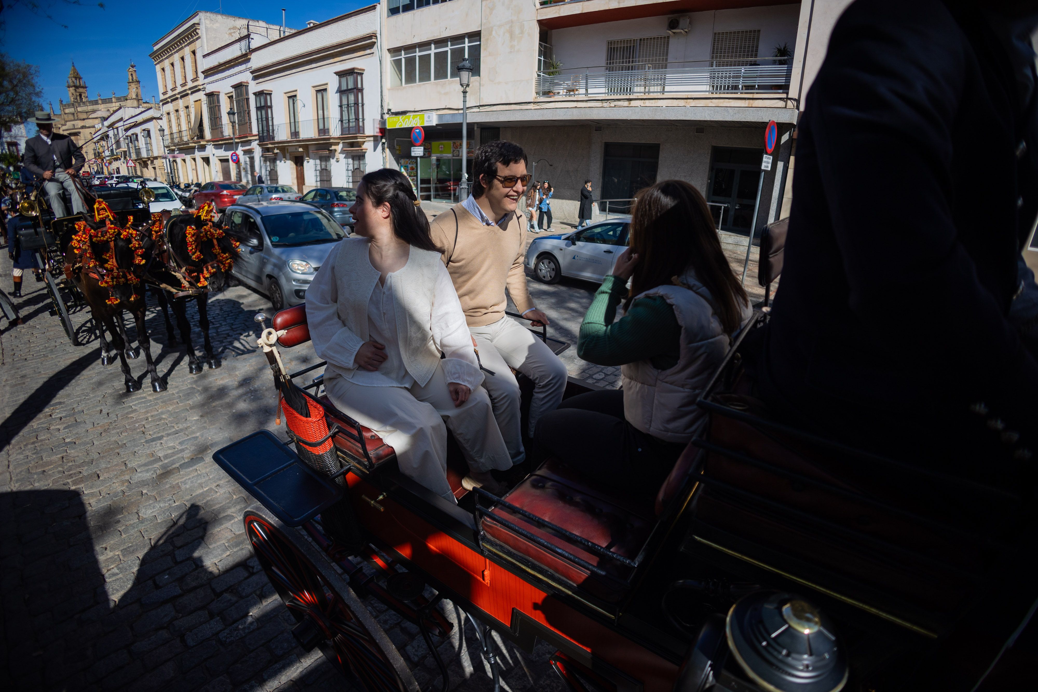 Aspanido y Cedown en su paseo "Carruajes por la inclusión" por las calles de Jerez