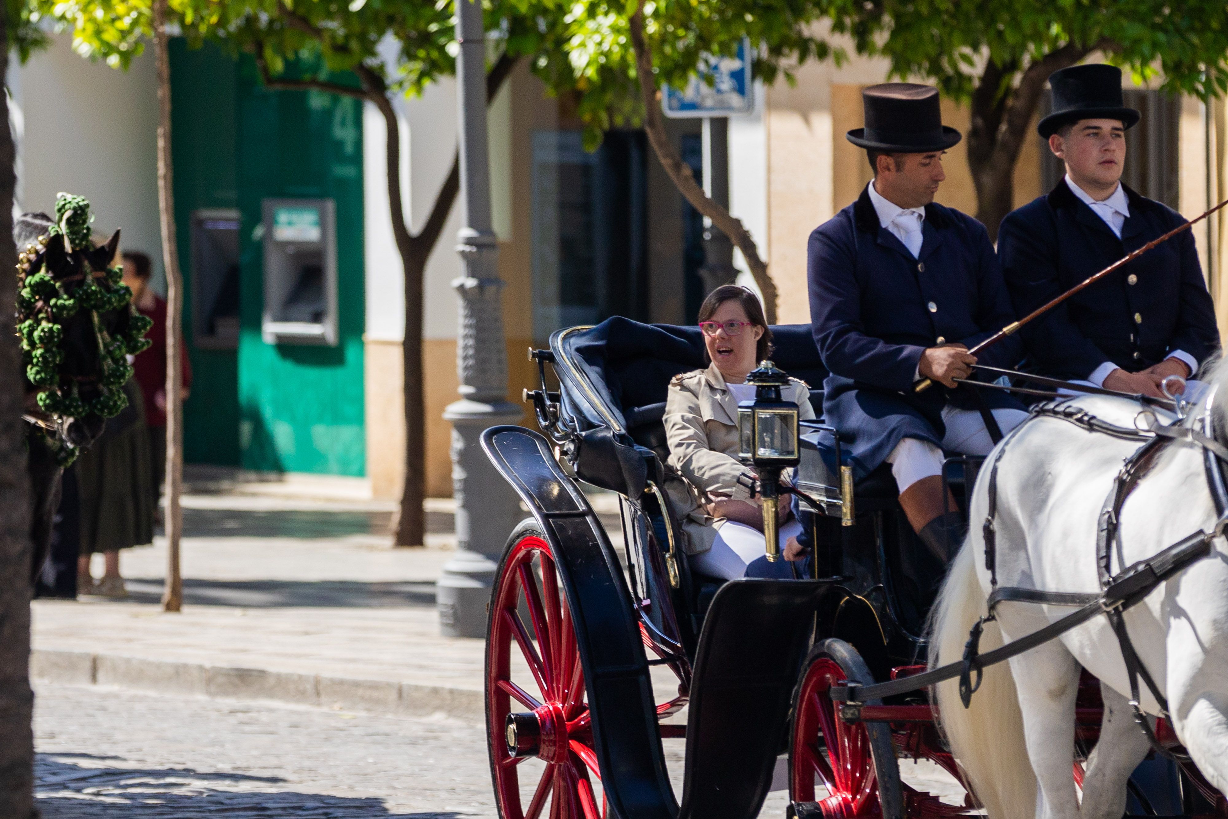 Aspanido y Cedown en su paseo "Carruajes por la inclusión" por las calles de Jerez