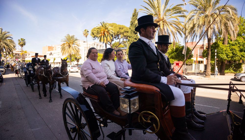 Aspanido y Cedown en su paseo "Carruajes por la inclusión" por las calles de Jerez