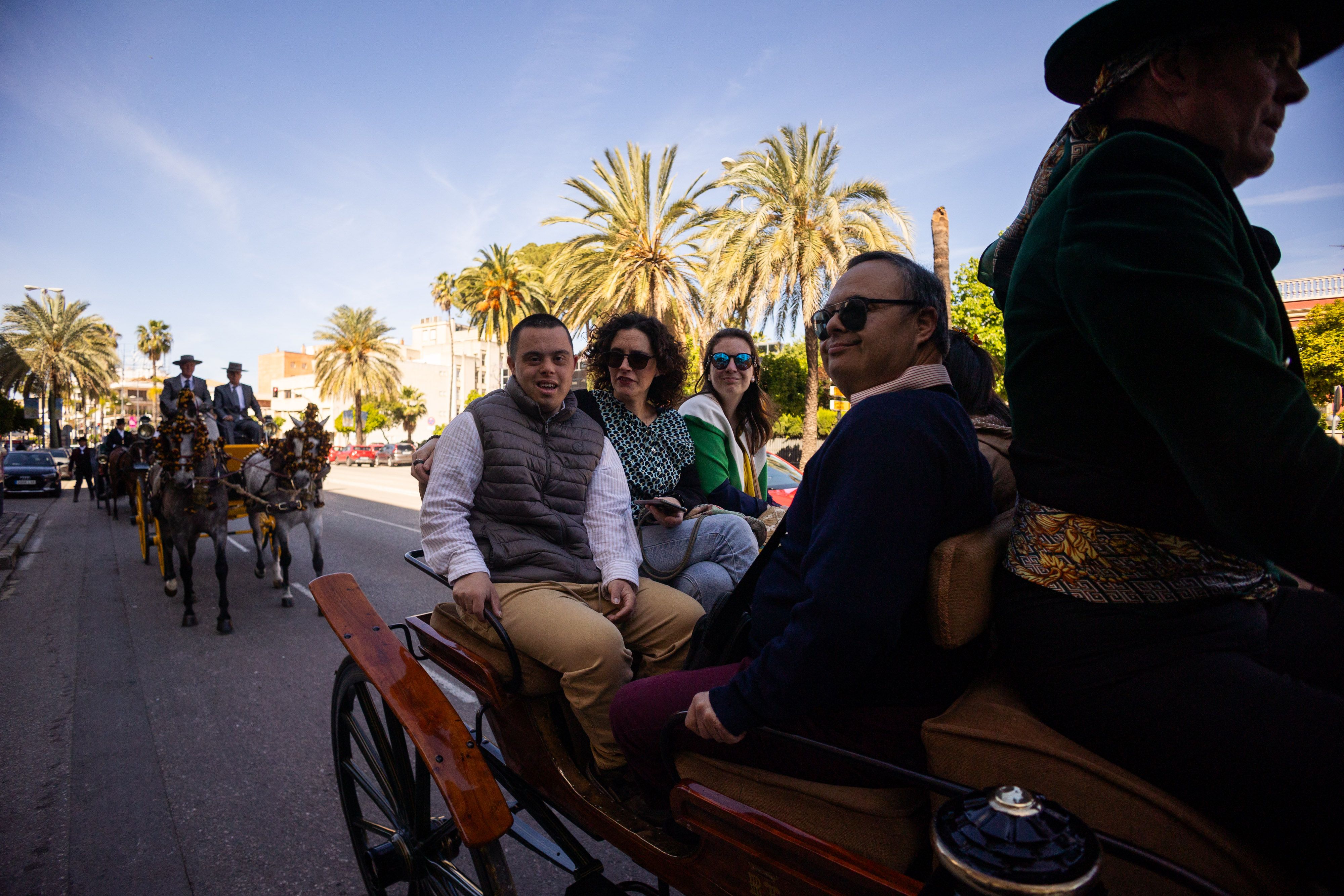 Aspanido y Cedown en su paseo "Carruajes por la inclusión" por las calles de Jerez
