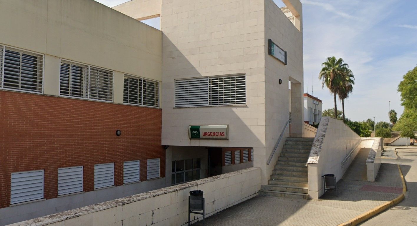El centro de salud de Lora del Río, donde se produjo el incidente xenófobo contra una médica extranjera.