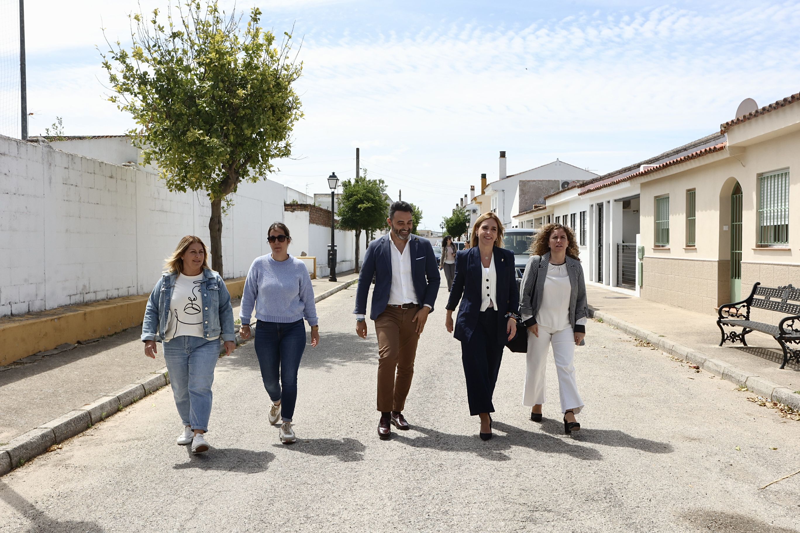 Visita a San Isidro del Guadalete de Almudena Martínez, presidenta de la Diputación.