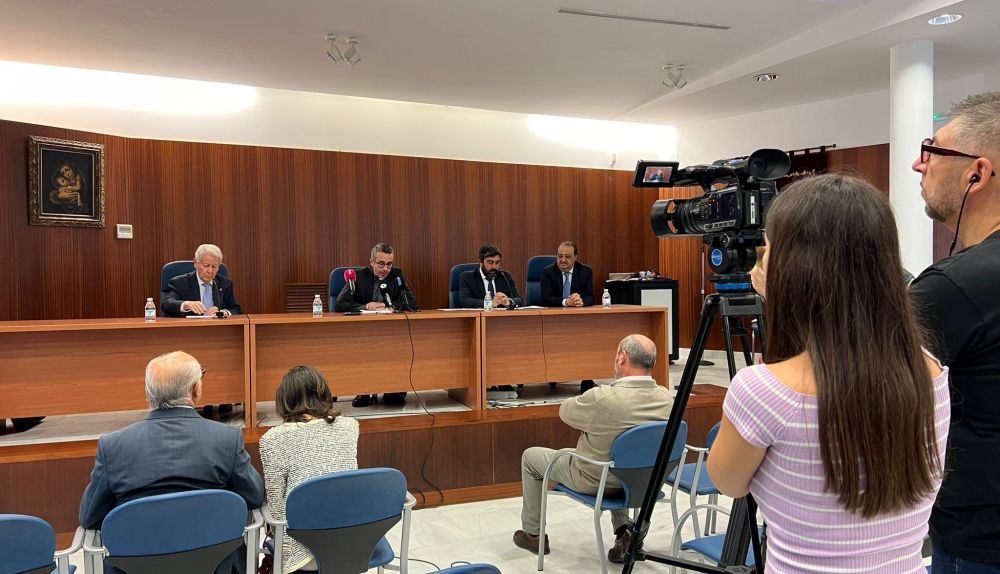 La mesa con el comisario, el asistente eclesiástico, el presidente y el delegado de Cultura.