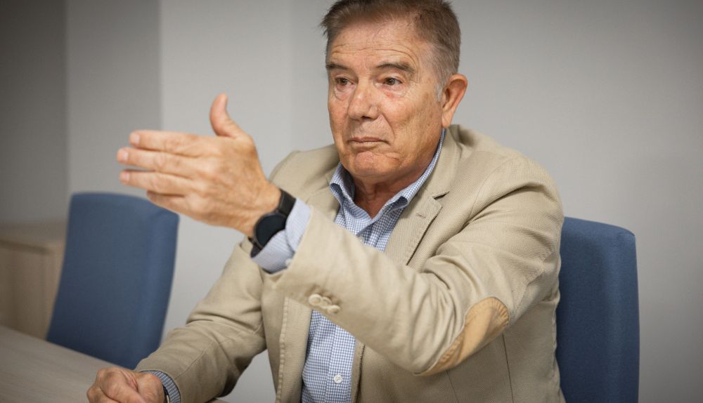 El ex jefe policial durante la entrevista.