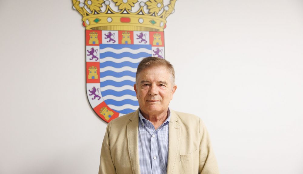 En la sala de briefing que preside el escudo de Jerez. 