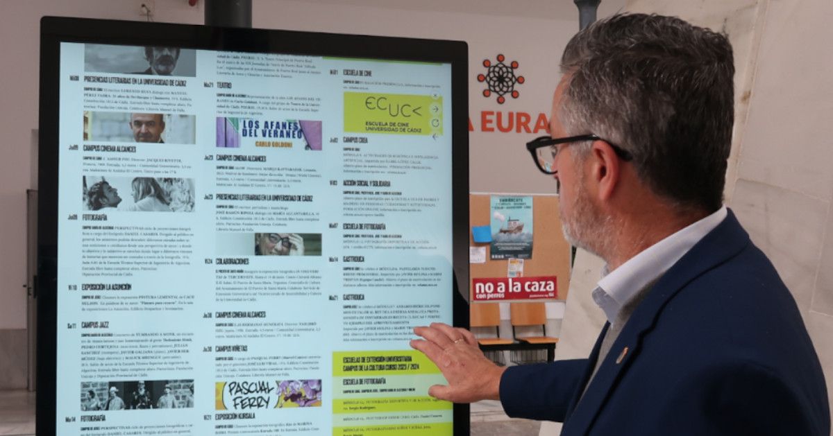 Pantallas táctiles en los campus de la UCA para consultar la agenda cultural.