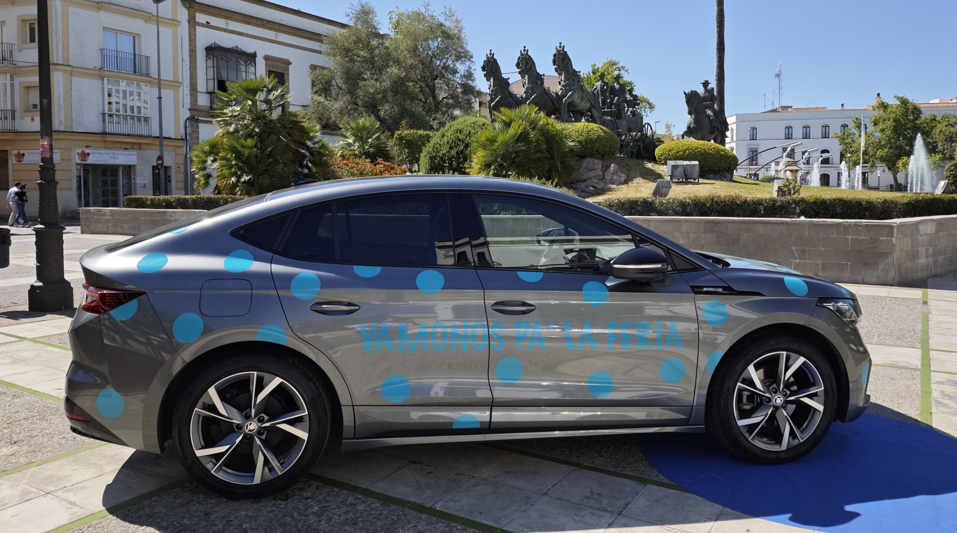 Un vehículo comercial ubicado en la Alameda Cristina de Jerez, algo criticado por Adelante Andalucía.