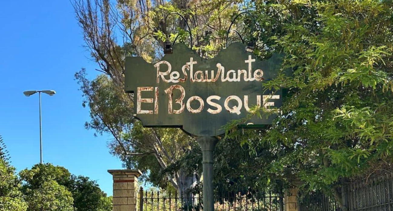 El rótulo del restaurante El Bosque ha sido retirado.