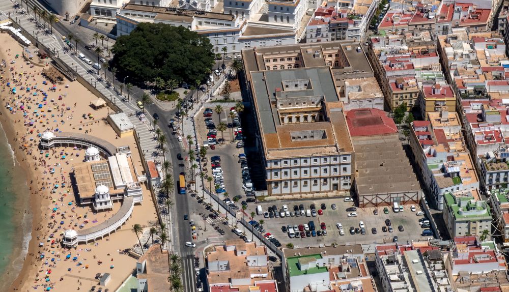 Imagen aérea de Valcárcel con su único uso actual, como aparcamiento en superficie.  REYNA