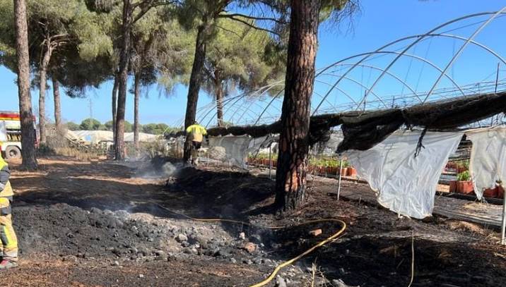 Chabolas calcinadas en Lucena del Puerto, Huelva.