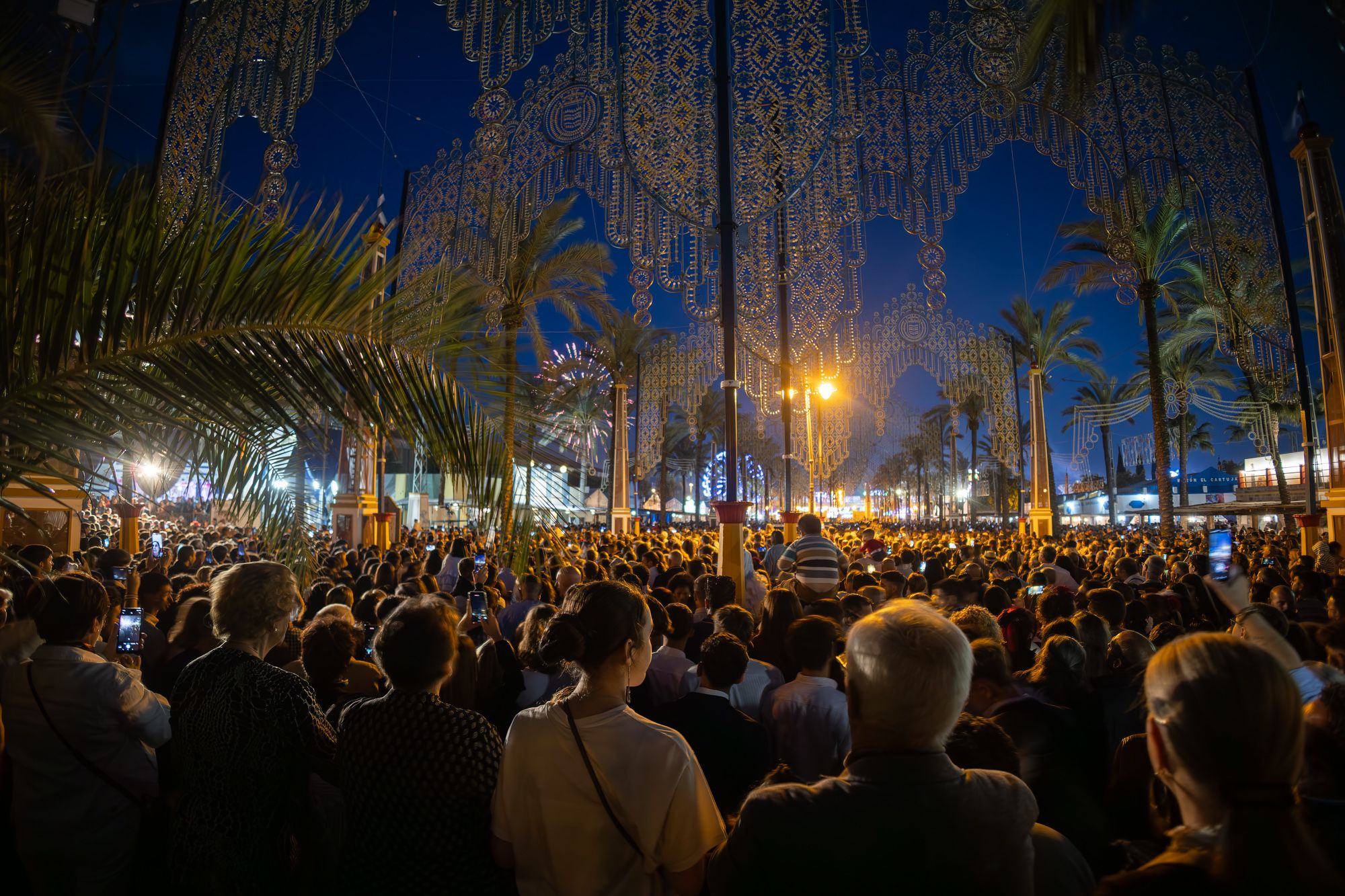 Momentos del encendido de las luces en la Feria de 2024