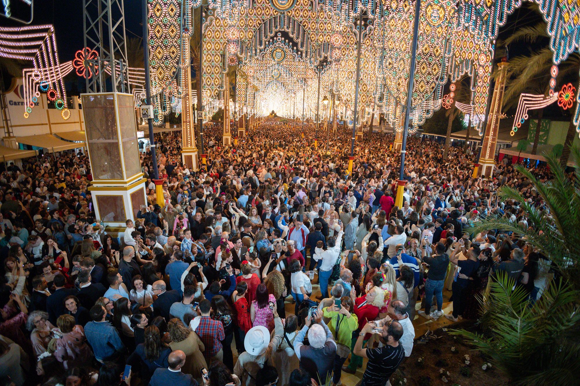 Momentos del encendido de las luces en la Feria de 2024