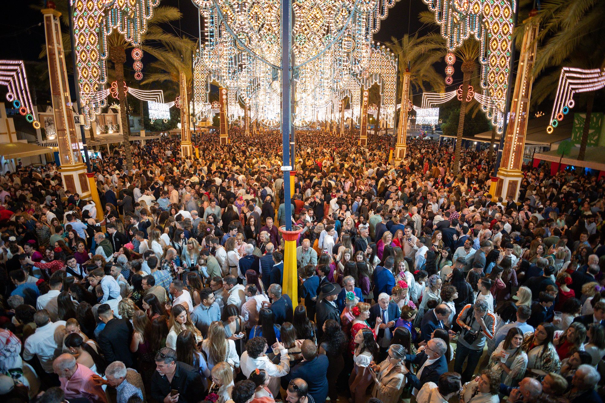 Momentos del encendido de las luces en la Feria de 2024