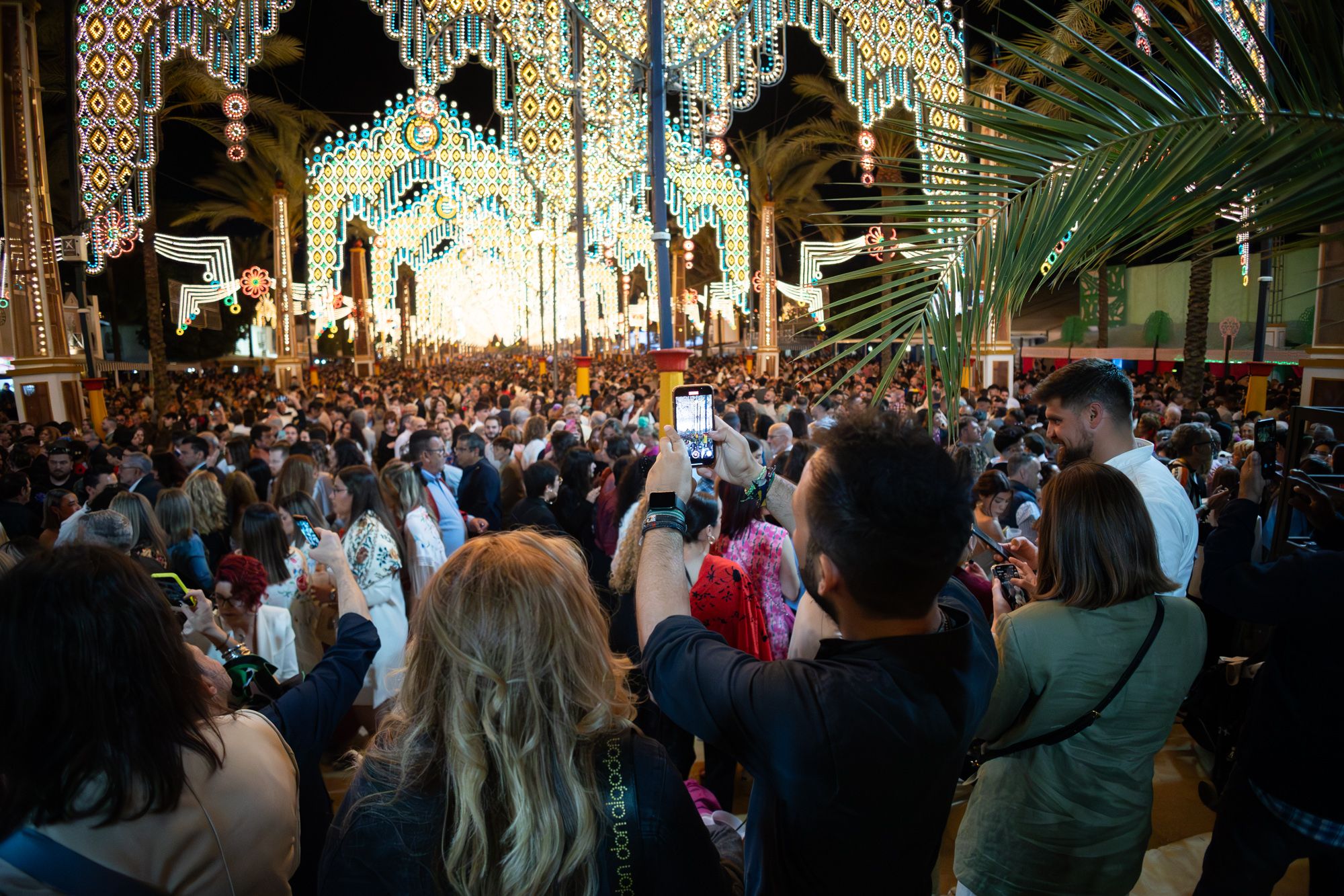 Momentos del encendido de las luces en la Feria de 2024