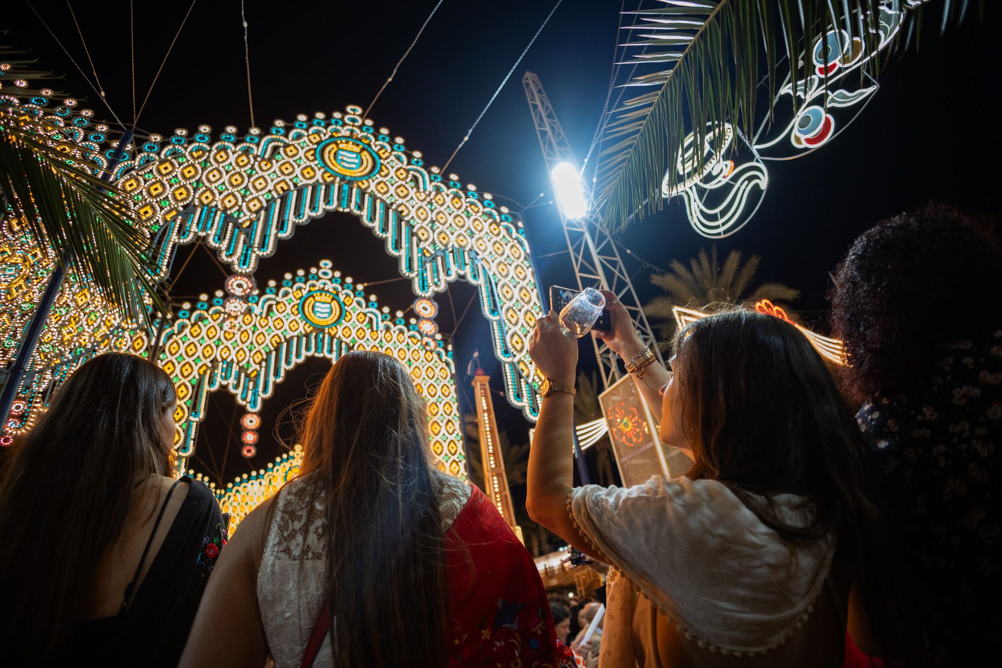 Momentos del encendido de las luces en la Feria de 2024