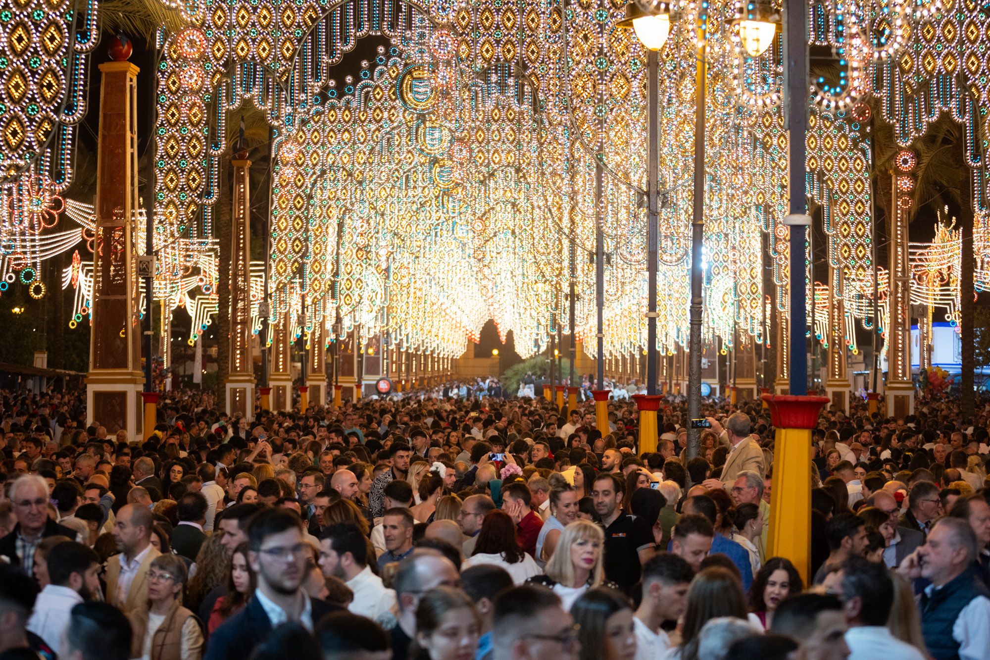 Momentos del encendido de las luces en la Feria de 2024