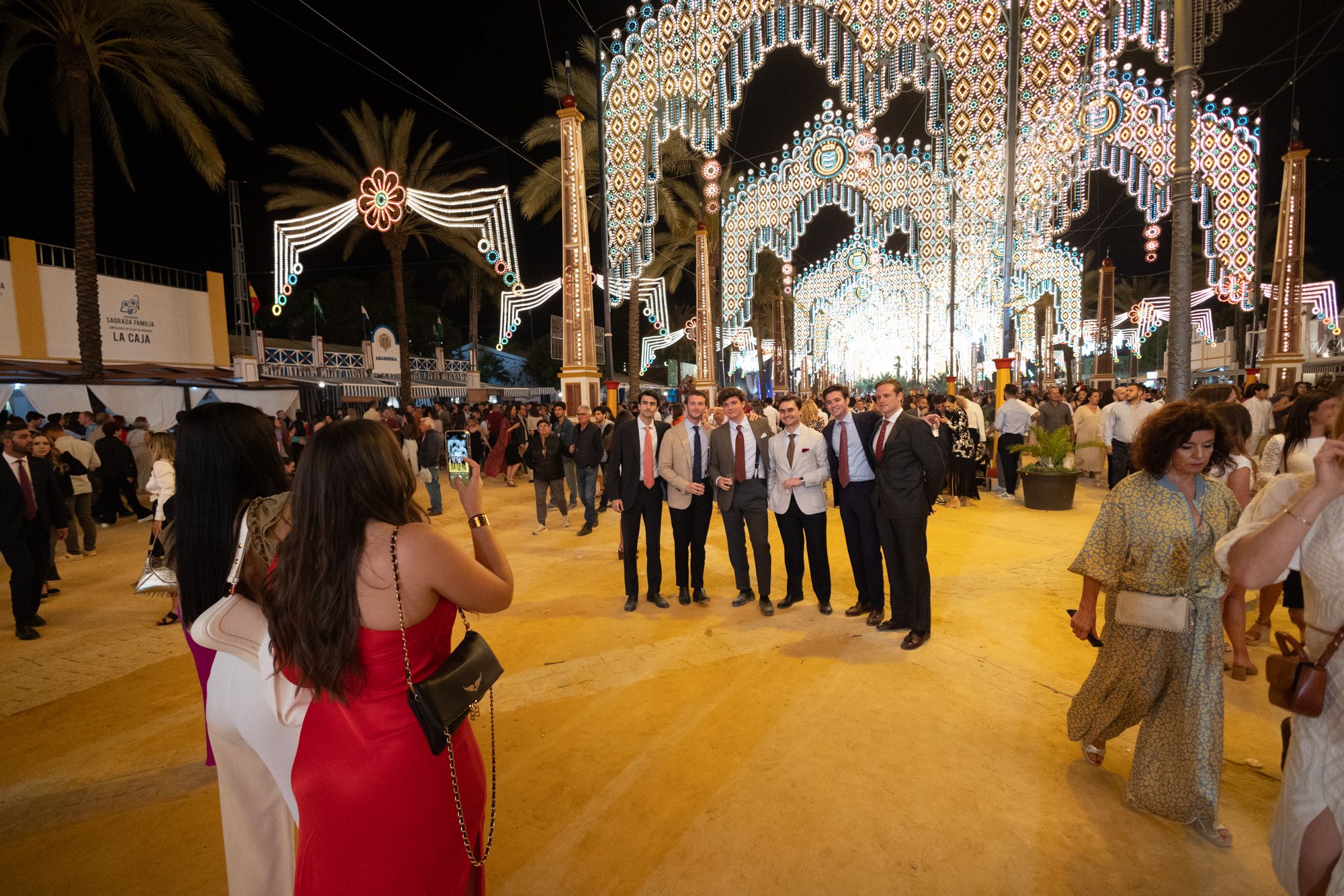 Momentos del encendido de las luces en la Feria de 2024