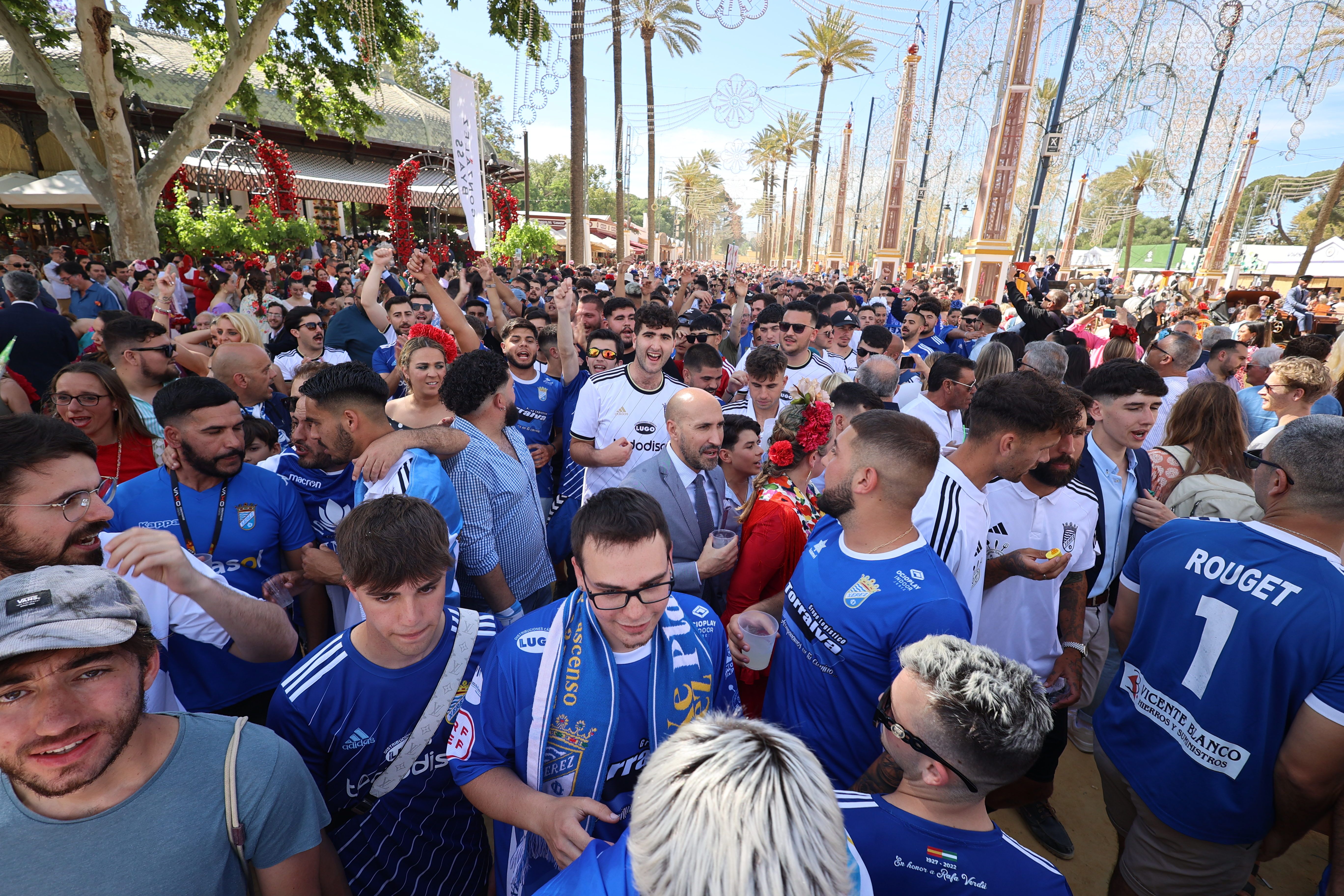 Así celebra en la Feria la afición del Xerez CD el ascenso a Segunda RFEF