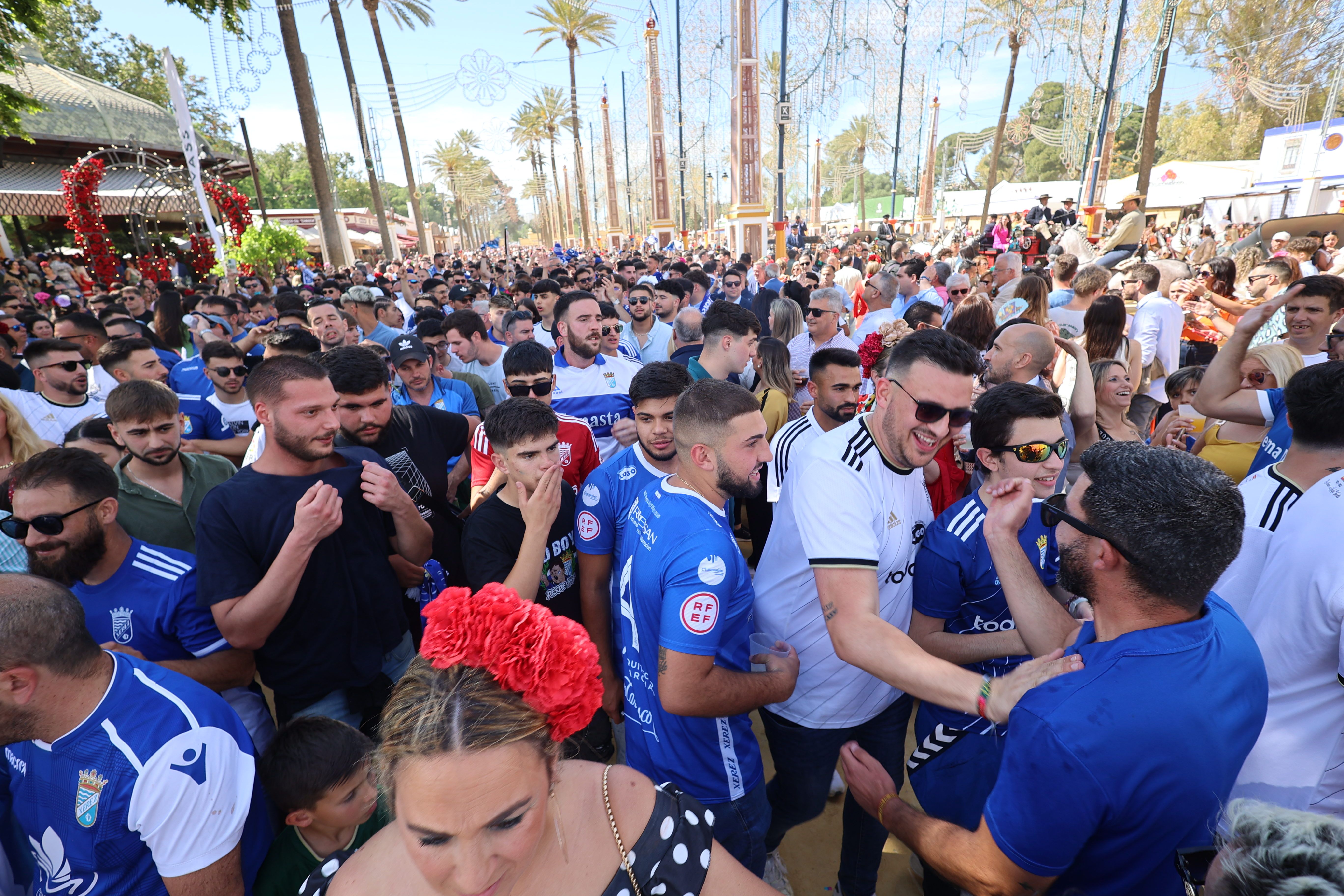 Así celebra en la Feria la afición del Xerez CD el ascenso a Segunda RFEF
