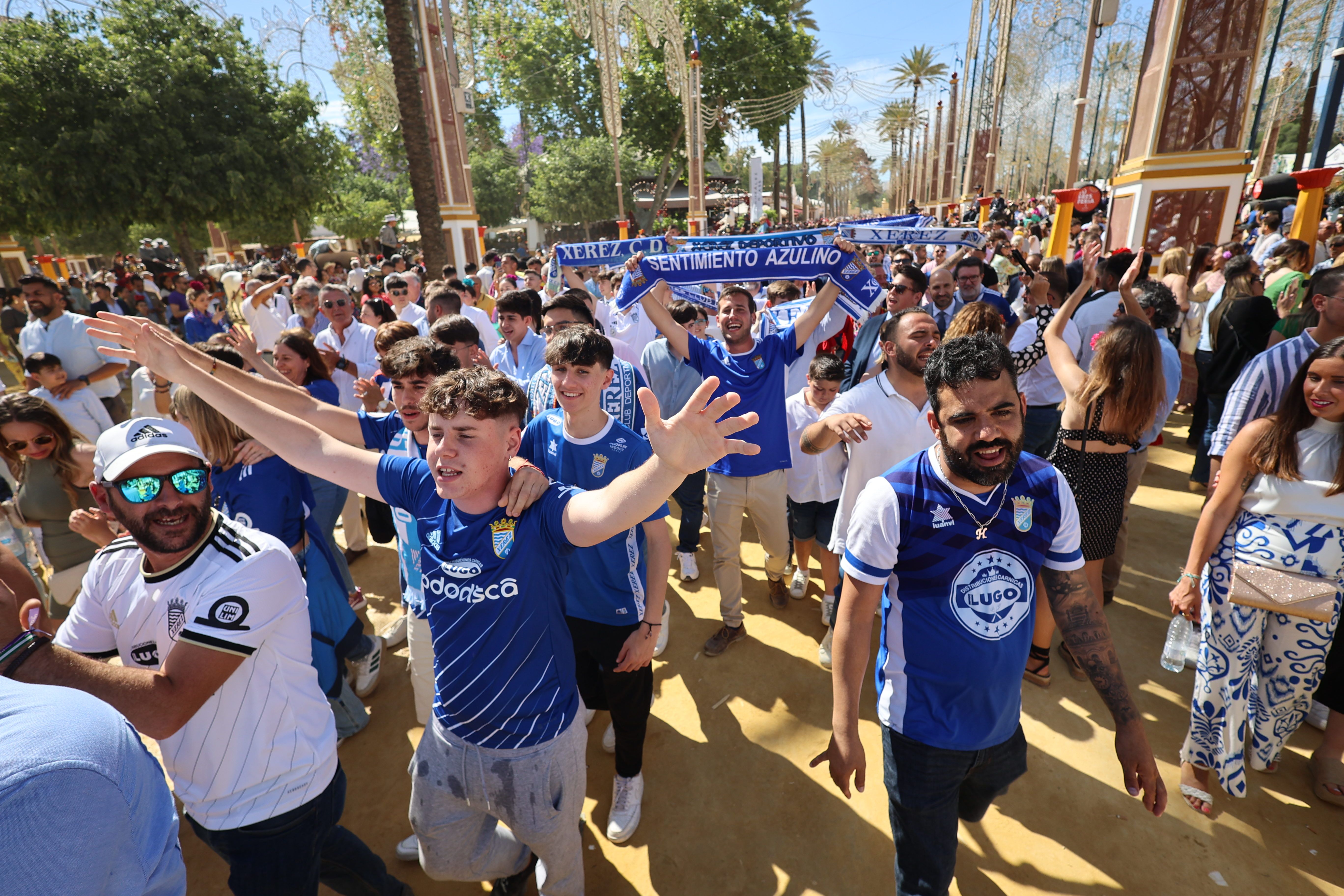 Así celebra en la Feria la afición del Xerez CD el ascenso a Segunda RFEF