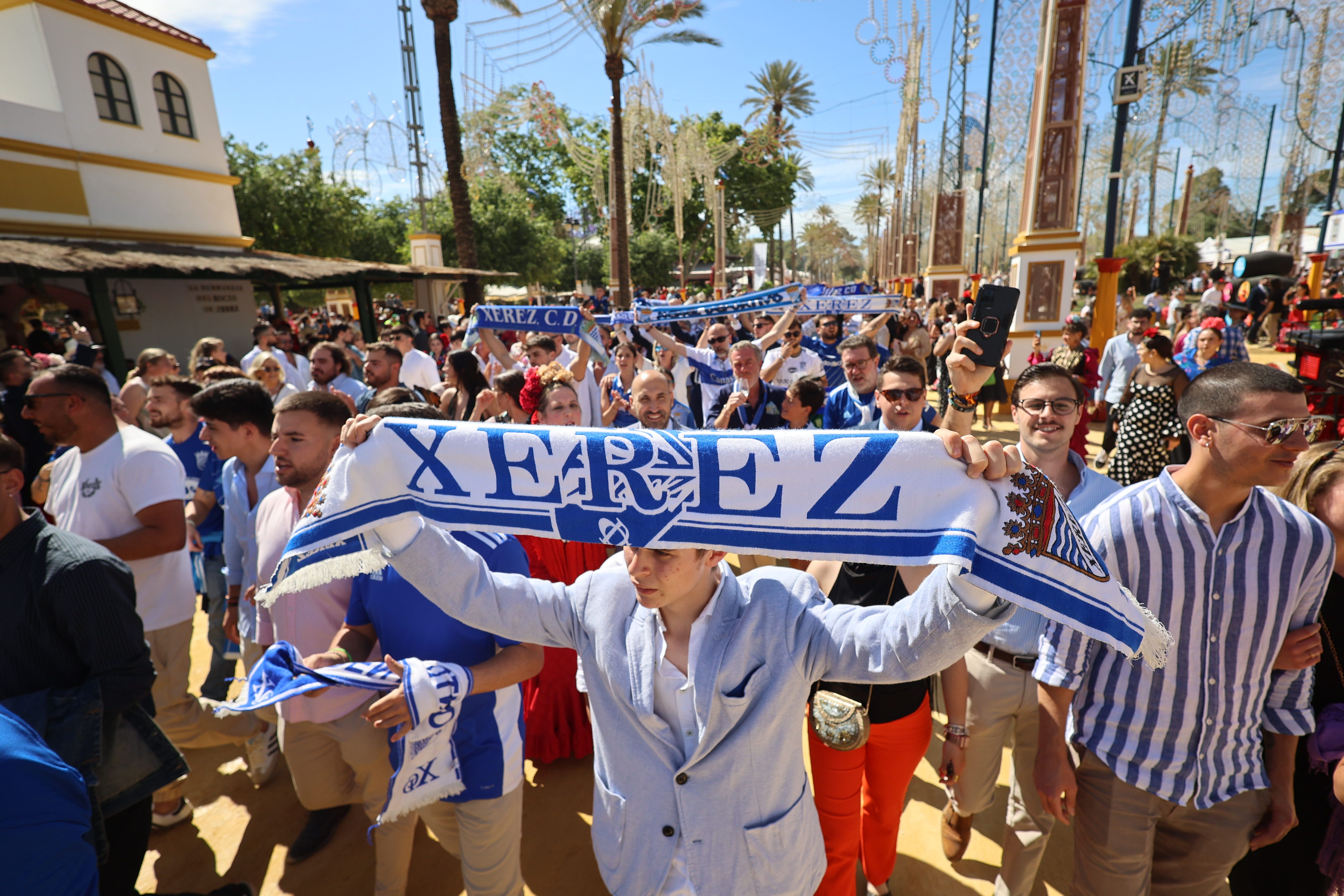 Así celebra en la Feria la afición del Xerez CD el ascenso a Segunda RFEF