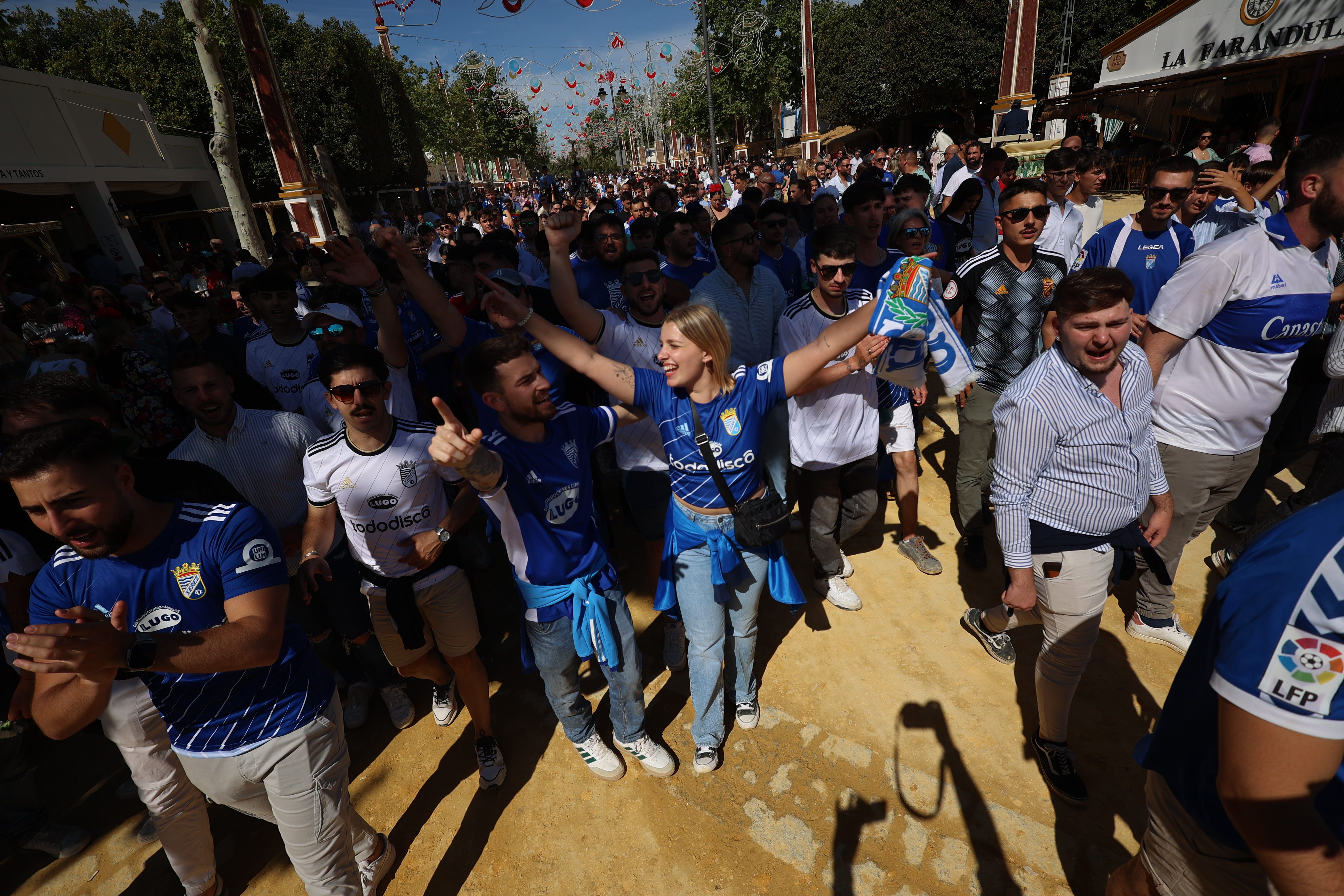 Así celebra en la Feria la afición del Xerez CD el ascenso a Segunda RFEF