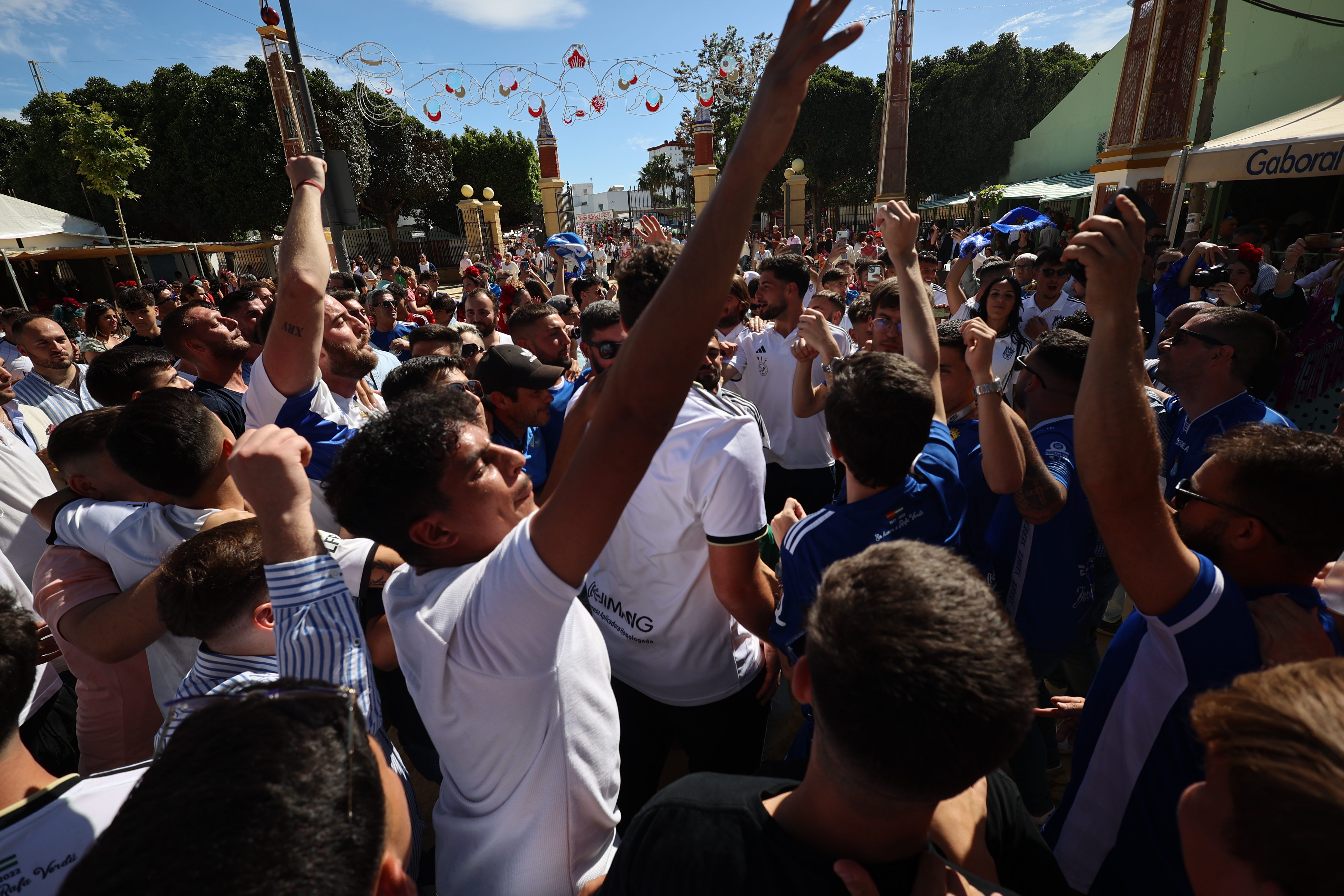 Así celebra en la Feria la afición del Xerez CD el ascenso a Segunda RFEF