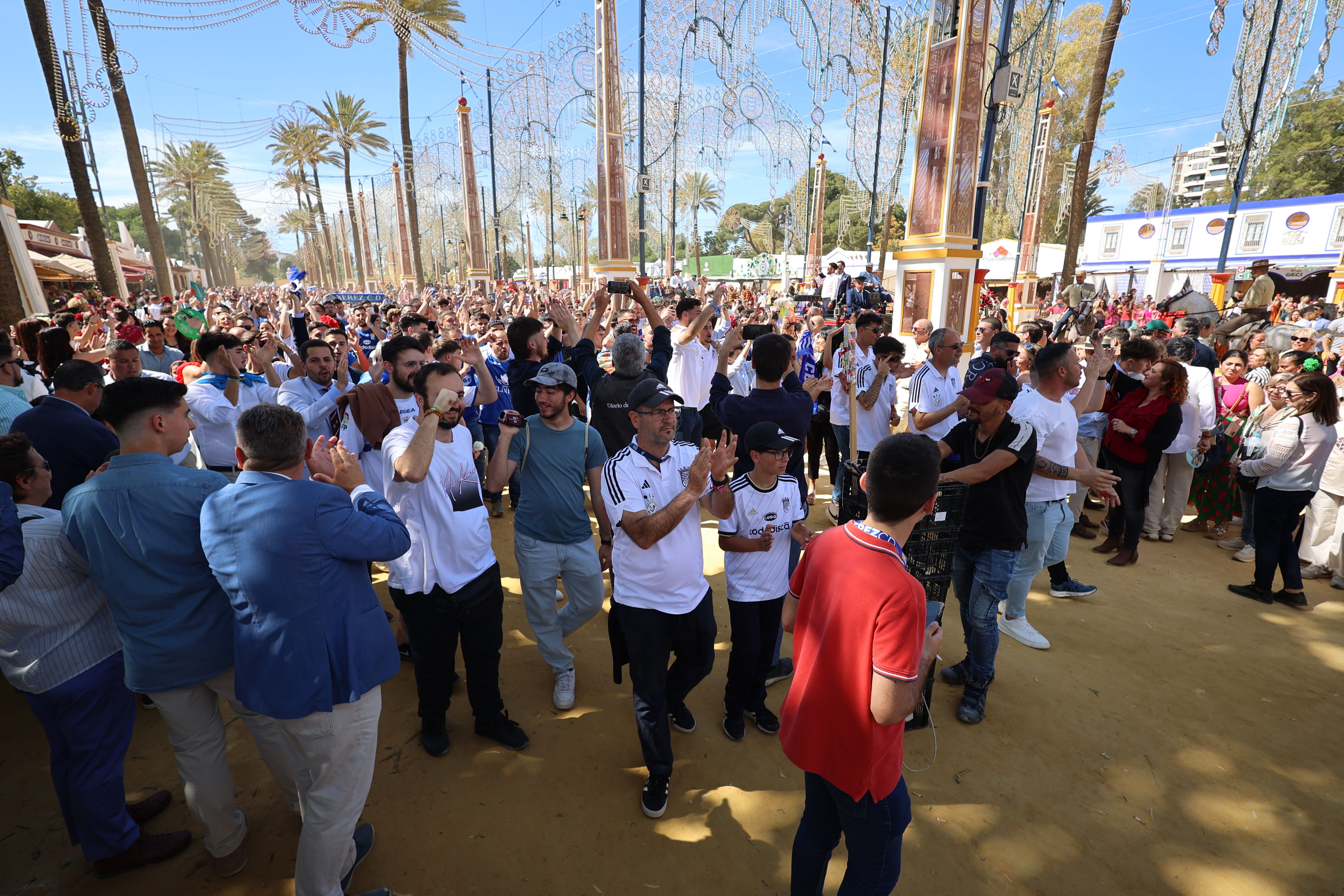 Así celebra en la Feria la afición del Xerez CD el ascenso a Segunda RFEF