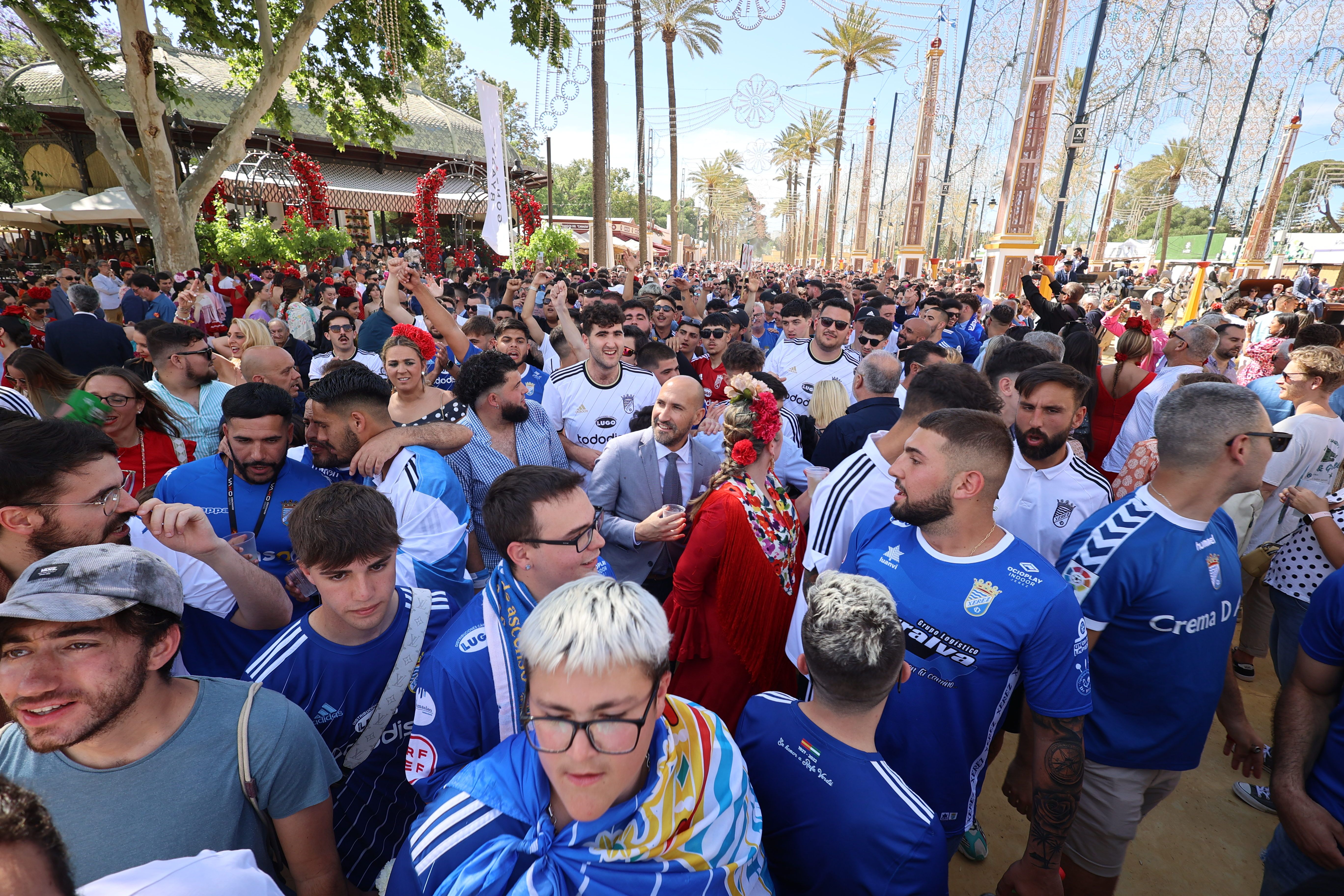 Así celebra en la Feria la afición del Xerez CD el ascenso a Segunda RFEF
