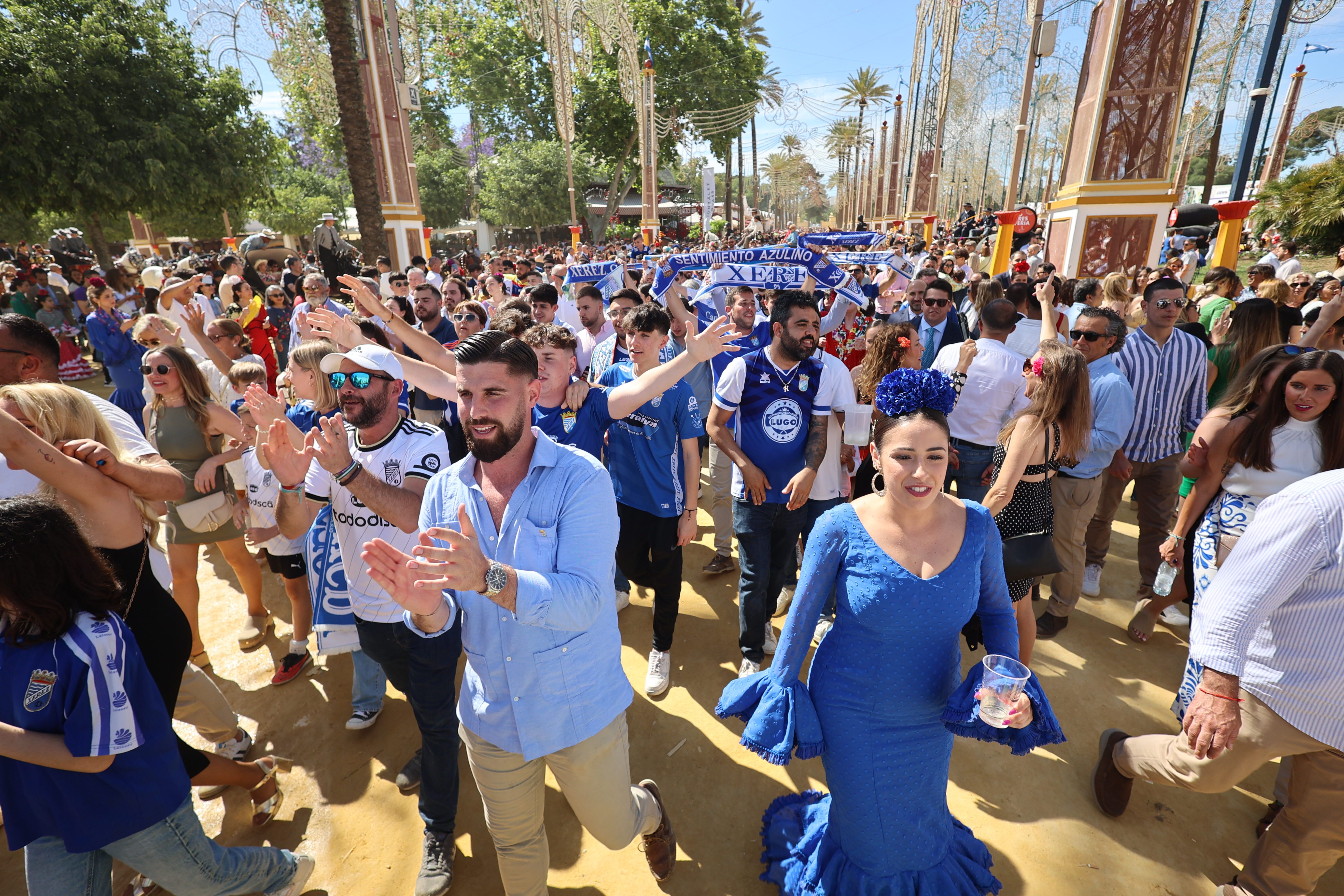 Así celebra en la Feria la afición del Xerez CD el ascenso a Segunda RFEF