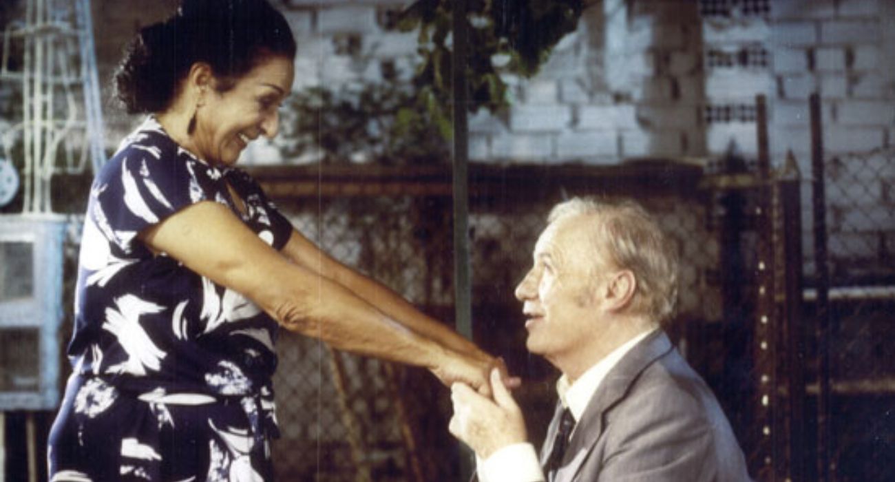 Lola Flores, madre de Lolita, junto a Paco Rabal. 