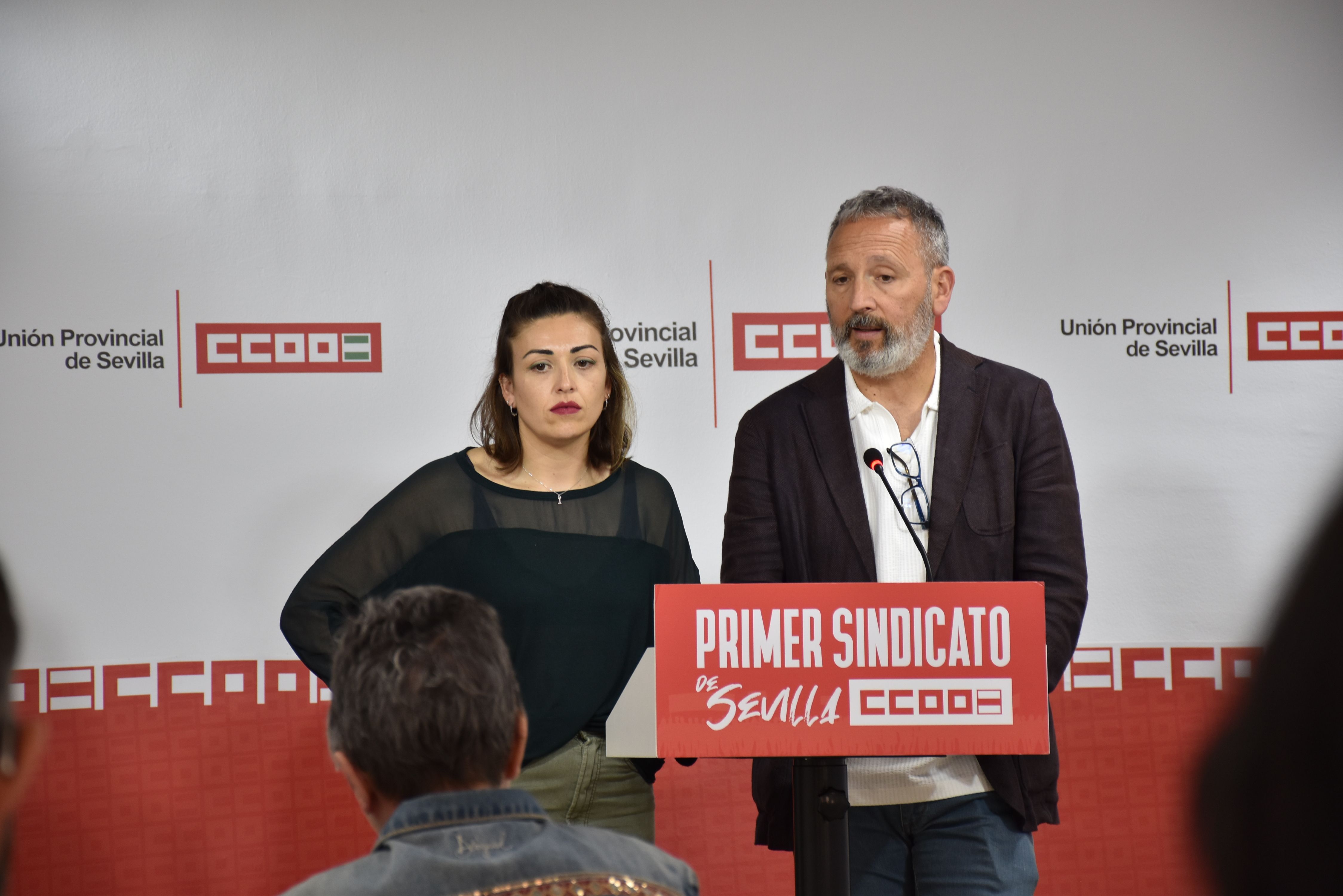 l secretario de Política Educativa de CCOO de Andalucía, Diego Rodríguez, y la delegada de CCOO en Fundación SAMU, Inés Roca.