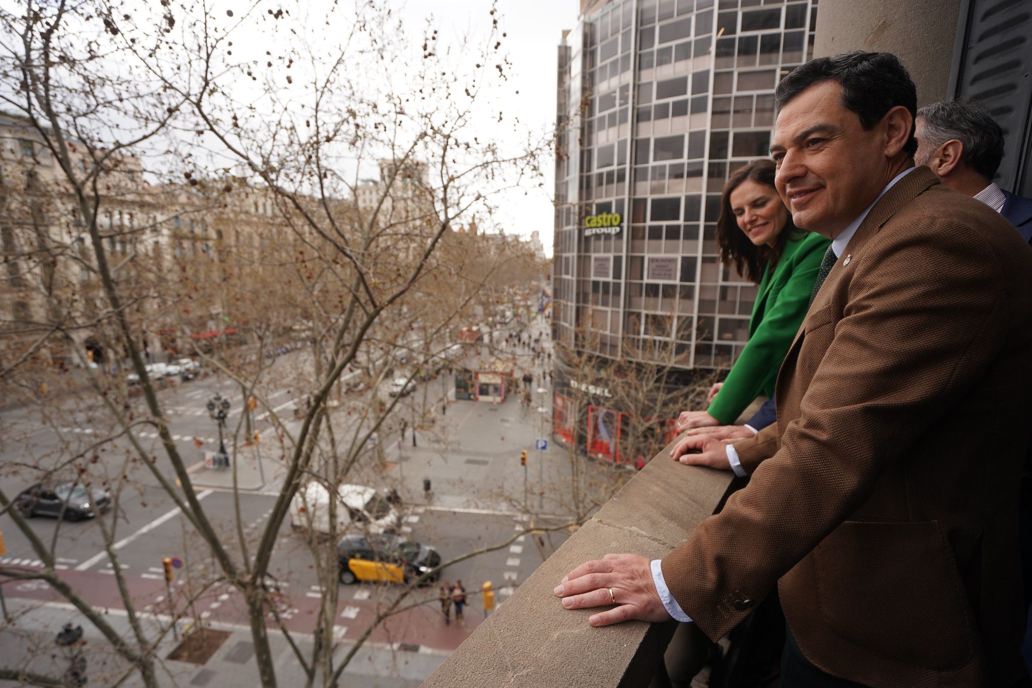 Moreno, en la inauguración de la sede la de Delegación de Andalucía en Cataluña, en marzo del año pasado.